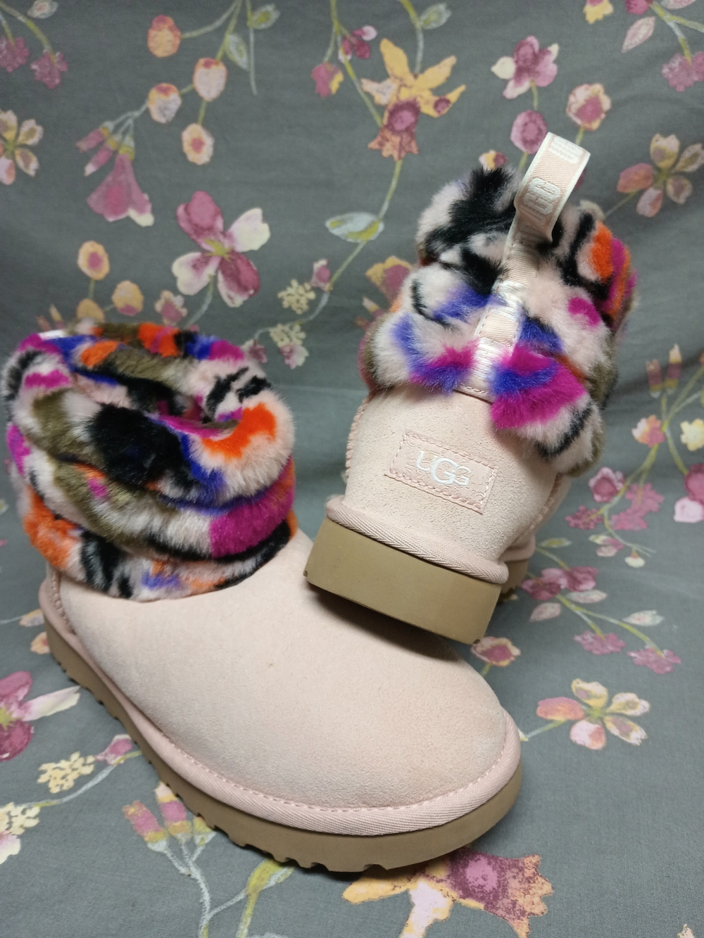 UGG Fluff Mini Quilted Motlee Boots – Lt Pink Suede w Multicolor Fur Cuff Sz. 9